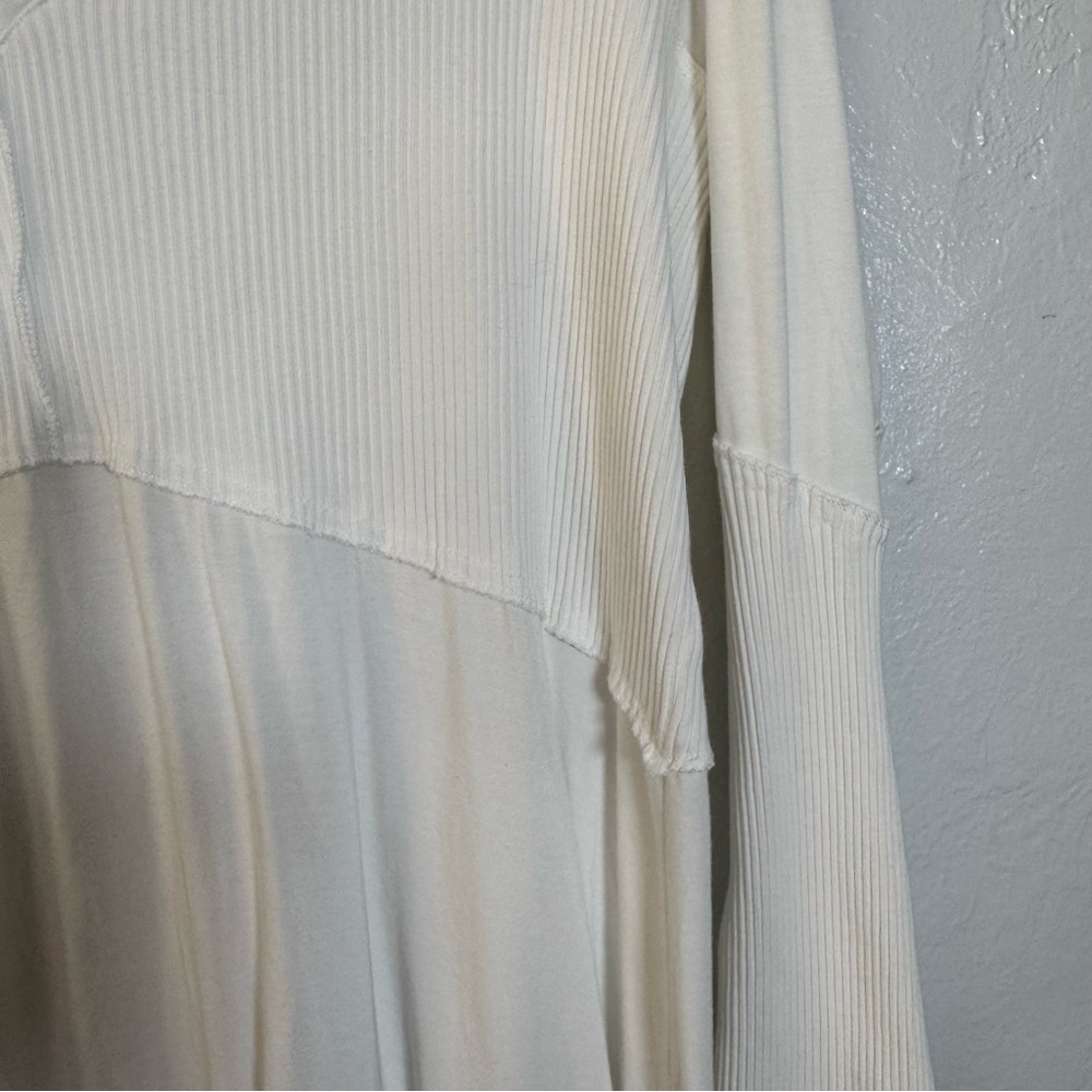 POL V-neck Ribbed Flowy Top - Picture 11 of 16